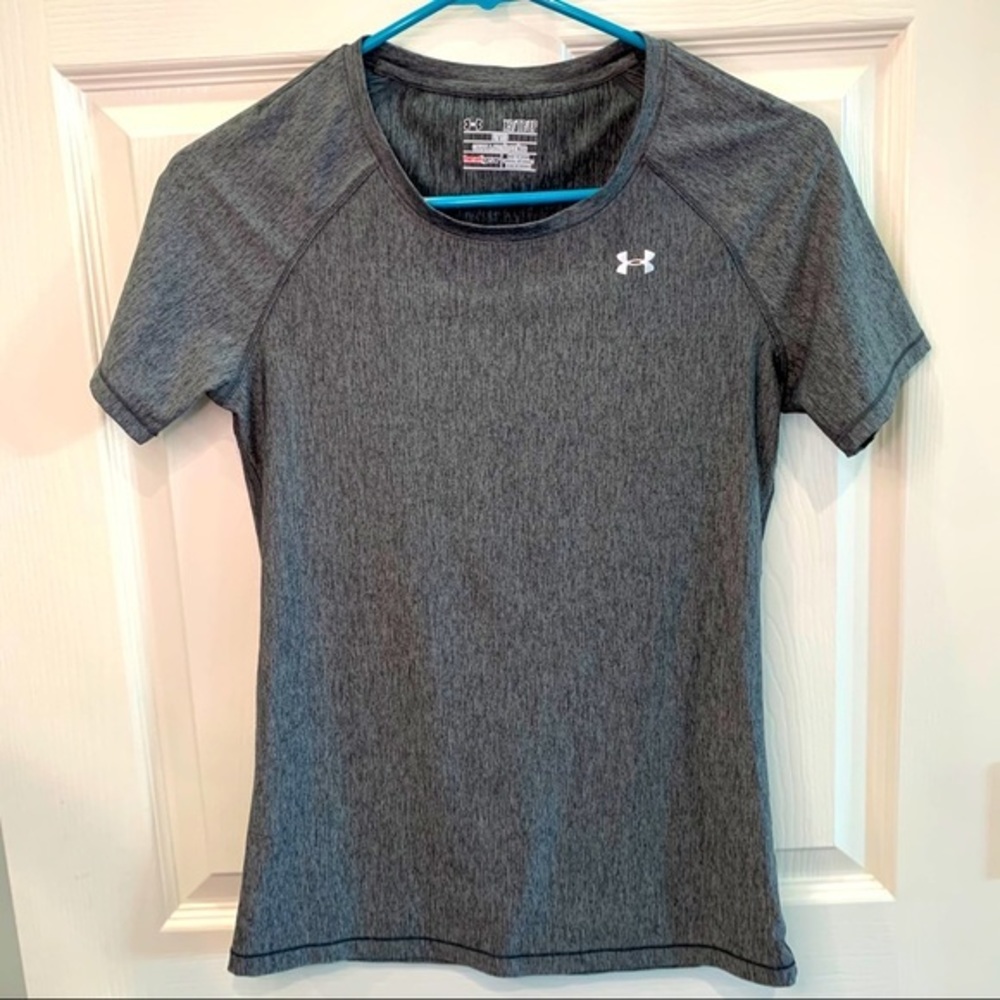 Under Armour for heat gear‎ short sleeve top gray